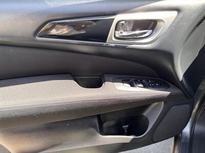 2017 Nissan Pathfinder SV   - Photo 19 - Fullerton, CA 92833-4276