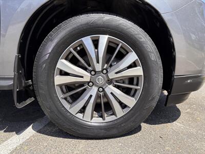 2017 Nissan Pathfinder SV   - Photo 29 - Fullerton, CA 92833-4276