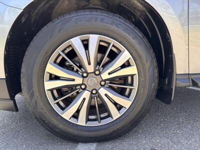 2017 Nissan Pathfinder SV   - Photo 30 - Fullerton, CA 92833-4276