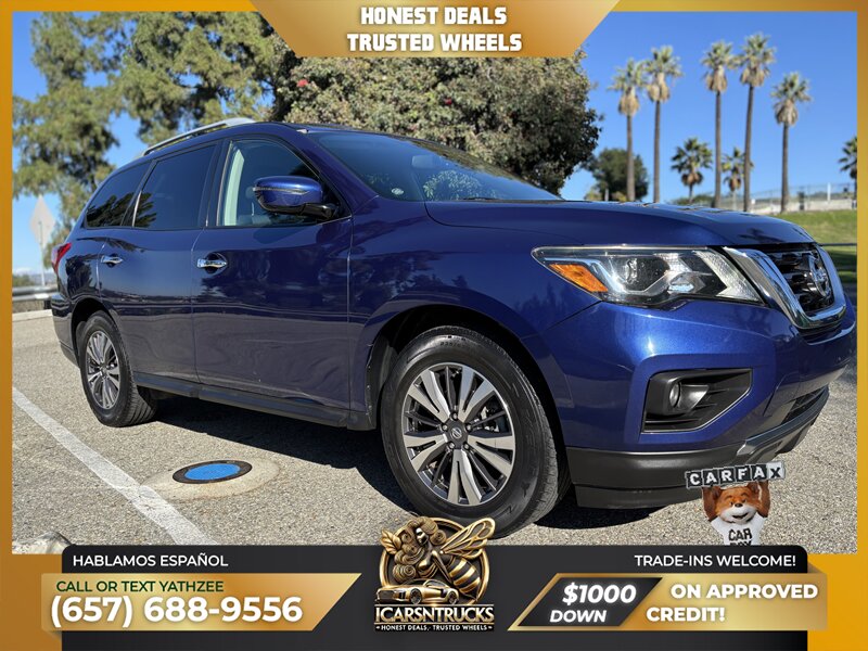 2017 Nissan Pathfinder SV  