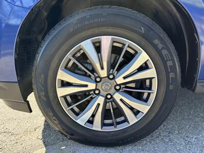 2017 Nissan Pathfinder SV   - Photo 18 - Fullerton, CA 92833