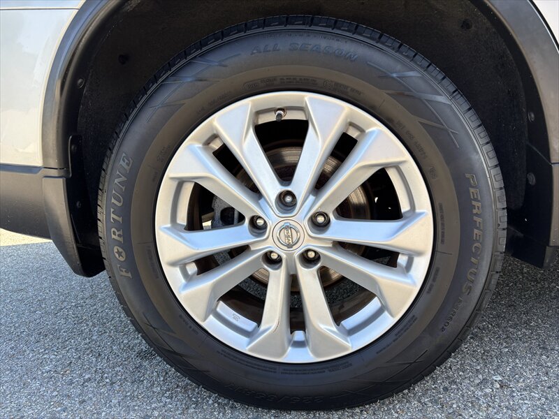 2014 Nissan Rogue SV - Photo 13 - Fullerton, CA 92833-4276