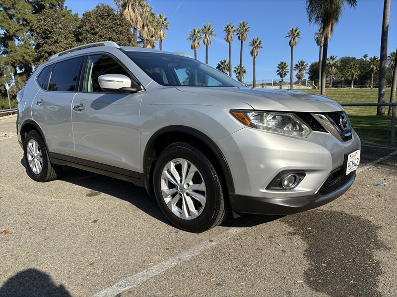 2014 Nissan Rogue SV  