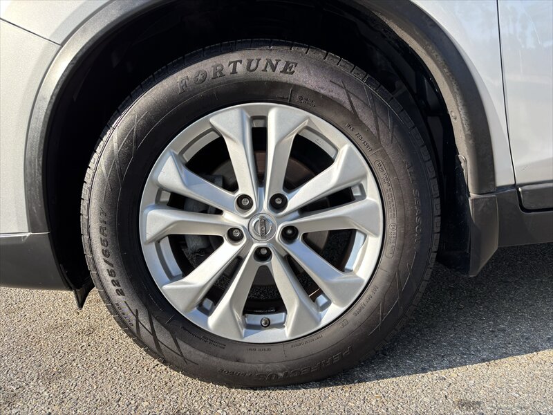 2014 Nissan Rogue SV - Photo 11 - Fullerton, CA 92833-4276