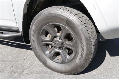 2019 Toyota 4Runner SR5   - Photo 9 - Midvale, UT 84047