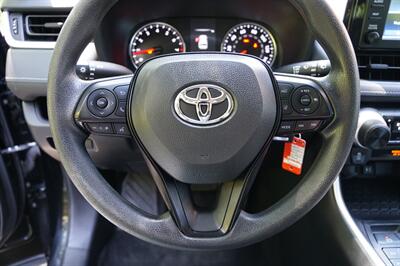 2019 Toyota RAV4 LE - Photo 18 - Midvale, UT 84047