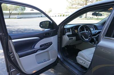 2014 Toyota Highlander LE Plus   - Photo 12 - Midvale, UT 84047