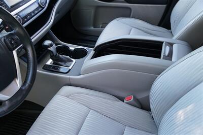 2014 Toyota Highlander LE Plus   - Photo 25 - Midvale, UT 84047