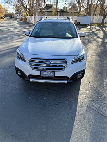 2017 Subaru Outback Limited's photo