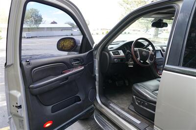 2007 Cadillac Escalade ESV   - Photo 11 - Midvale, UT 84047