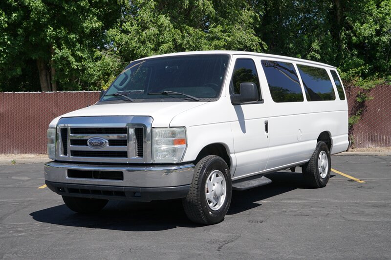 2011 Ford E-Series's photo