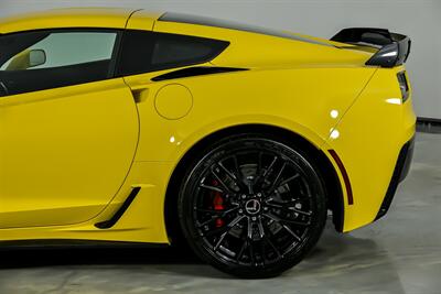 2015 Chevrolet Corvette Z06 3LZ   - Photo 9 - Joliet, IL 60435