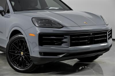2024 Porsche Cayenne - Photo 3 - Joliet, IL 60435