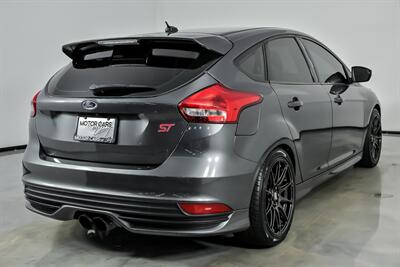 2018 Ford Focus ST - Photo 12 - Joliet, IL 60435