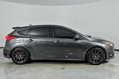 2018 Ford Focus ST - Photo 14 - Joliet, IL 60435