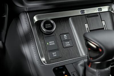 2025 Lexus GX 550 Premium+   - Photo 32 - Joliet, IL 60435