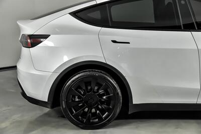 2024 Tesla Model Y Long Range   - Photo 13 - Joliet, IL 60435