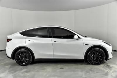 2024 Tesla Model Y Long Range   - Photo 14 - Joliet, IL 60435