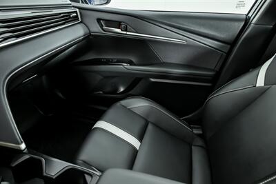 2025 Toyota Camry SE - Photo 35 - Joliet, IL 60435