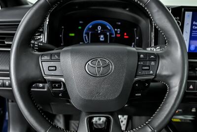 2025 Toyota Camry SE - Photo 27 - Joliet, IL 60435