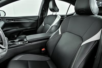 2025 Toyota Camry SE - Photo 21 - Joliet, IL 60435