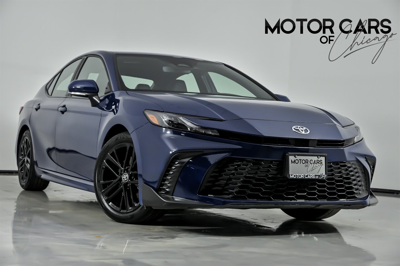 2025 Toyota Camry SE   - Photo 1 - Joliet, IL 60435
