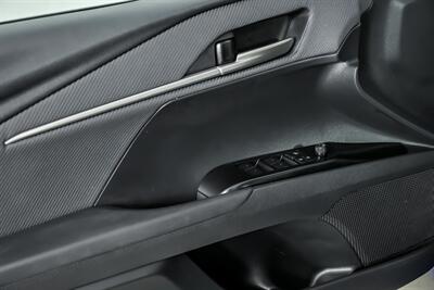 2025 Toyota Camry SE - Photo 18 - Joliet, IL 60435