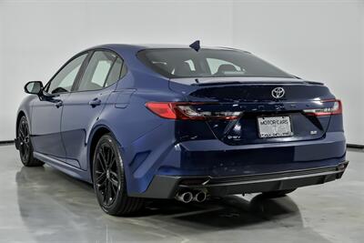2025 Toyota Camry SE - Photo 10 - Joliet, IL 60435