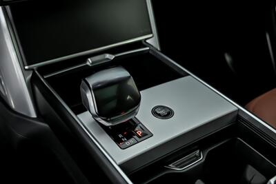 2024 Land Rover Range Rover P615 SV   - Photo 36 - Joliet, IL 60435