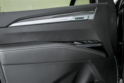 2025 Cadillac Escalade-V   - Photo 18 - Joliet, IL 60435