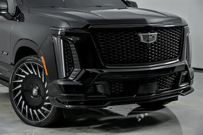 2025 Cadillac Escalade-V   - Photo 3 - Joliet, IL 60435