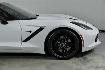 2015 Chevrolet Corvette Stingray Z51 - Photo 15 - Joliet, IL 60435