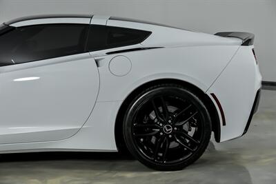 2015 Chevrolet Corvette Stingray Z51 - Photo 9 - Joliet, IL 60435