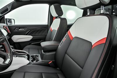 2024 GMC Canyon AT4X   - Photo 21 - Joliet, IL 60435