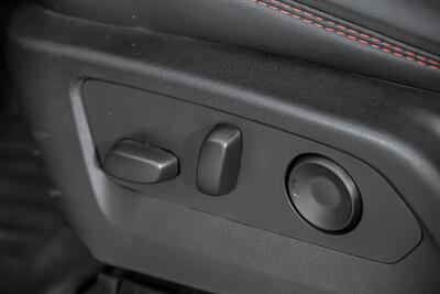 2024 GMC Canyon AT4X   - Photo 25 - Joliet, IL 60435