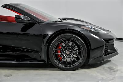 2023 Chevrolet Corvette Z06 3LZ   - Photo 15 - Joliet, IL 60435