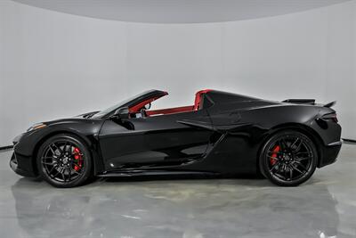 2023 Chevrolet Corvette Z06 3LZ   - Photo 8 - Joliet, IL 60435