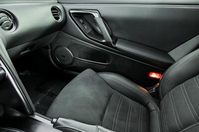2016 Nissan GT-R Premium-BONE STOCK-IMMACULATE GT-R!   - Photo 36 - Joliet, IL 60435