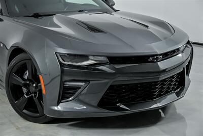 2017 Chevrolet Camaro SS   - Photo 3 - Joliet, IL 60435