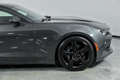 2017 Chevrolet Camaro SS   - Photo 15 - Joliet, IL 60435