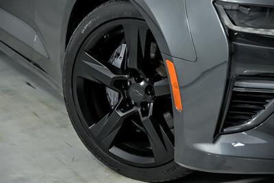2017 Chevrolet Camaro SS   - Photo 4 - Joliet, IL 60435