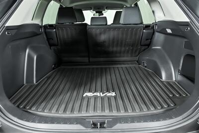 2021 Toyota RAV4 LE   - Photo 16 - Joliet, IL 60435
