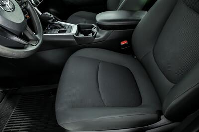 2021 Toyota RAV4 LE   - Photo 20 - Joliet, IL 60435