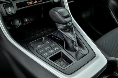 2021 Toyota RAV4 LE   - Photo 31 - Joliet, IL 60435