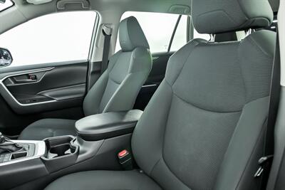 2021 Toyota RAV4 LE   - Photo 21 - Joliet, IL 60435