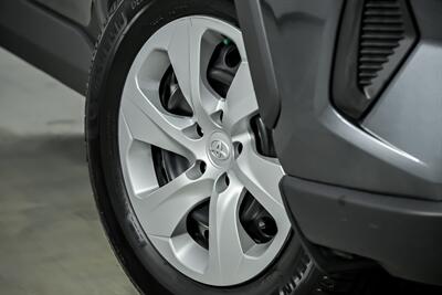2021 Toyota RAV4 LE   - Photo 4 - Joliet, IL 60435