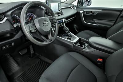 2021 Toyota RAV4 LE   - Photo 19 - Joliet, IL 60435