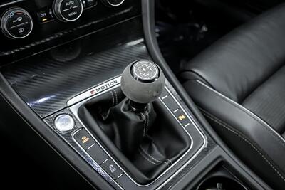 2018 Volkswagen Golf R 4Motion   - Photo 33 - Joliet, IL 60435