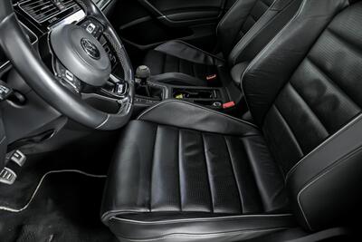 2018 Volkswagen Golf R 4Motion   - Photo 20 - Joliet, IL 60435