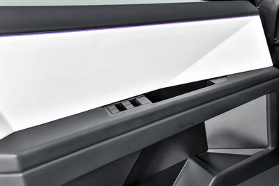 2024 Tesla Cybertruck   - Photo 17 - Joliet, IL 60435